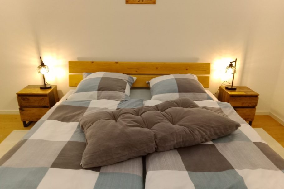 Naturholz Doppelbett 2 x 2 Meter